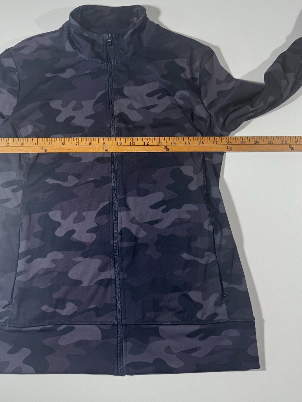 Lolë Grey Camo Zip Athletic Jacket | Thumbhole Activewear Layer Medium - Picture 6 of 13